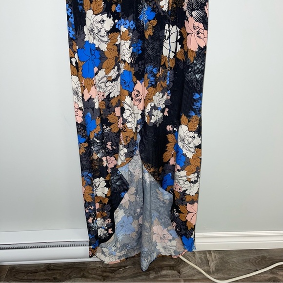 ASTR The Label Dress Women's Size Medium Blue Pink Tan Floral Surplice Midi Wrap - Picture 5 of 13